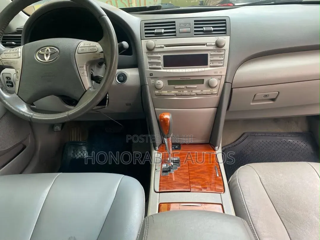 Toyota Camry 2011 Silver