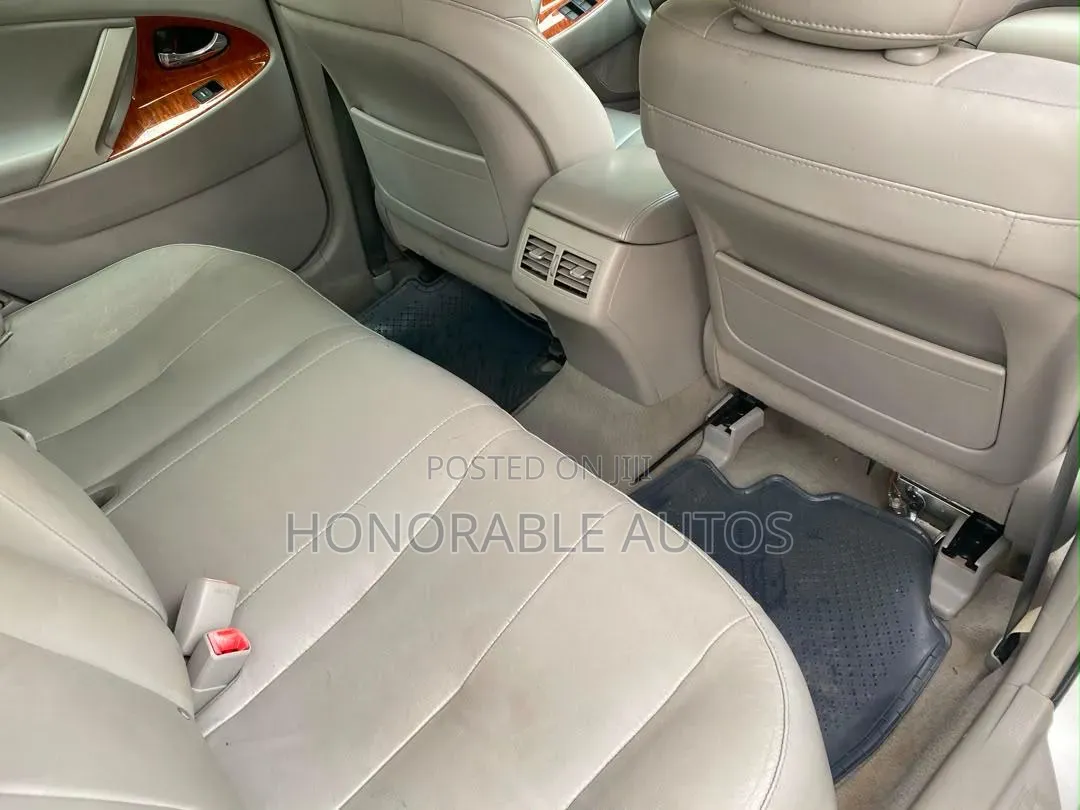 Toyota Camry 2011 Silver
