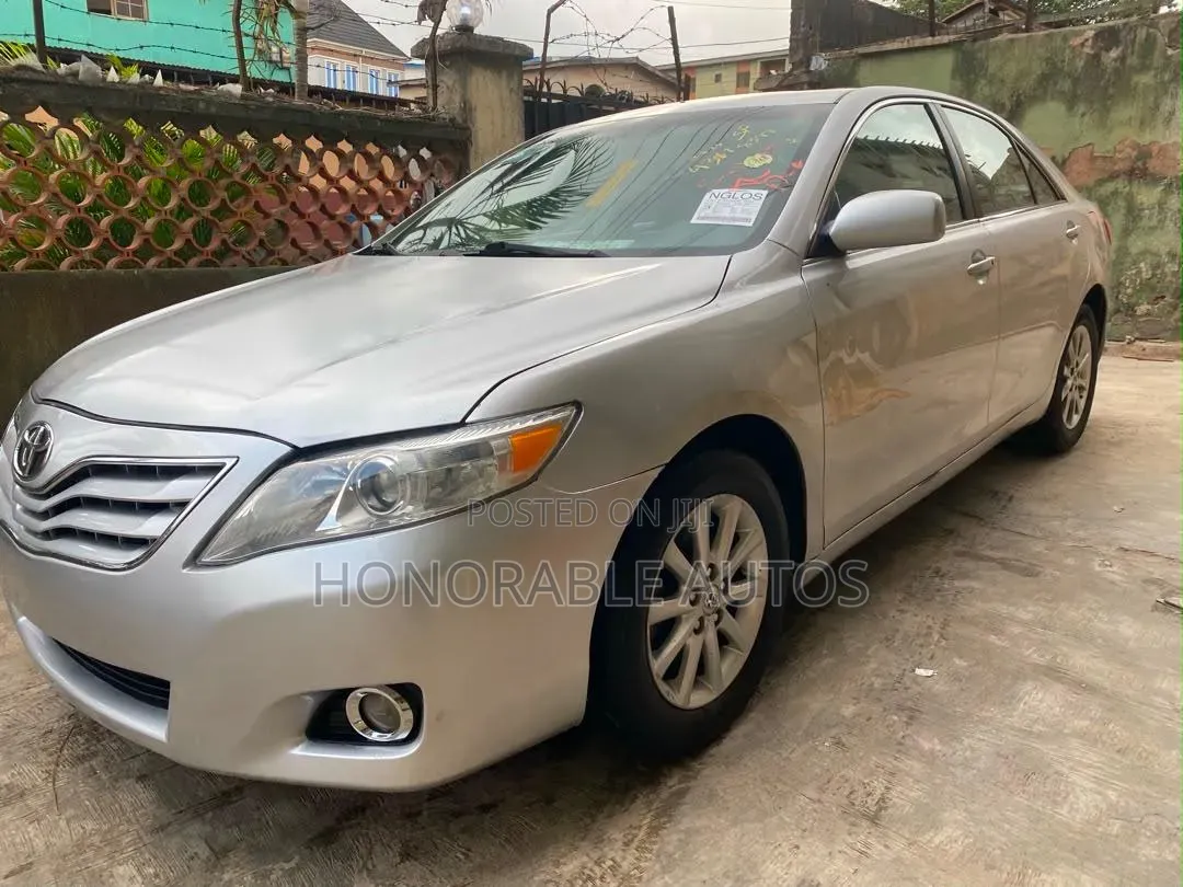 Toyota Camry 2011 Silver