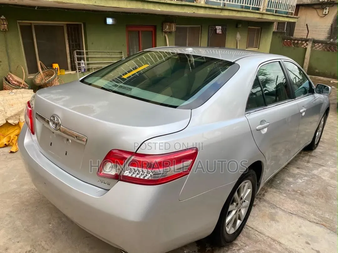 Toyota Camry 2011 Silver