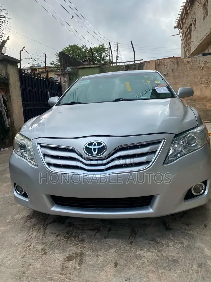 Toyota Camry 2011 Silver