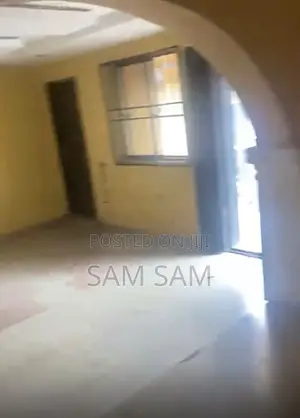 3bdrm Block of Flats in Alakia for rent