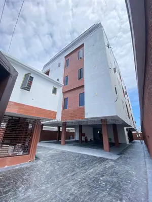 3bdrm Apartment in Lekki Phase 1 for sale