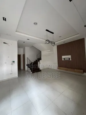 4bdrm Duplex in Vgc for rent