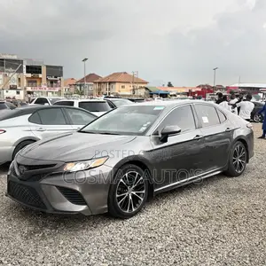 Toyota Camry SE FWD (2.5L 4cyl 8AM) 2018 Gray
