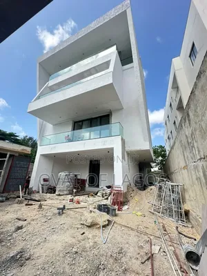 5bdrm Duplex in Banana Island for sale