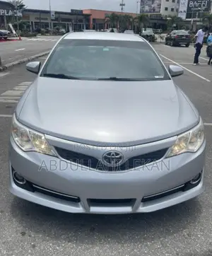 Toyota Camry SE 4dr Sedan (2.5L 4cyl 6A) 2012 Silver