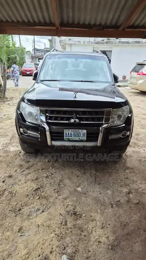 Mitsubishi Pajero 2015 Black