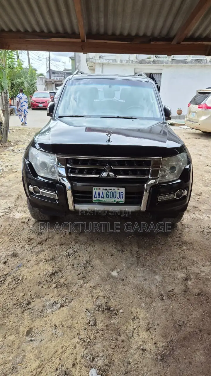 Mitsubishi Pajero 2015 Black