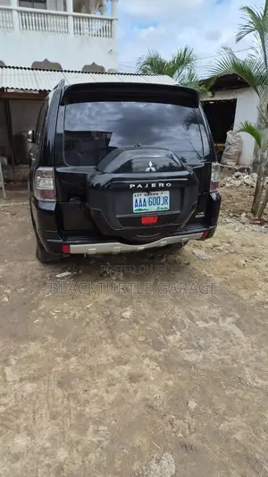 Mitsubishi Pajero 2015 Black