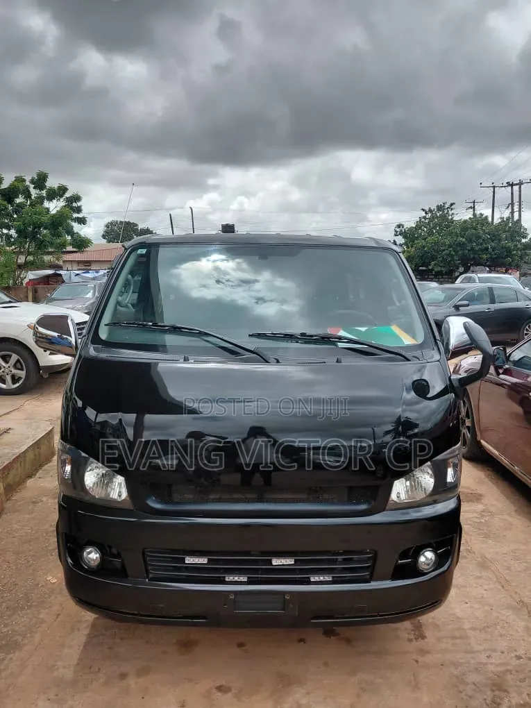 Toyota HiAce 2014 Black