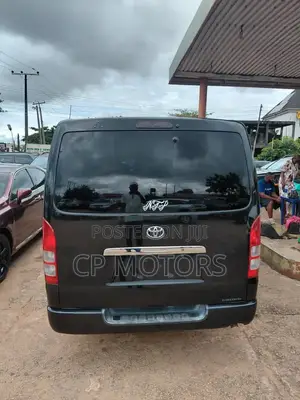 Toyota HiAce 2014 Black