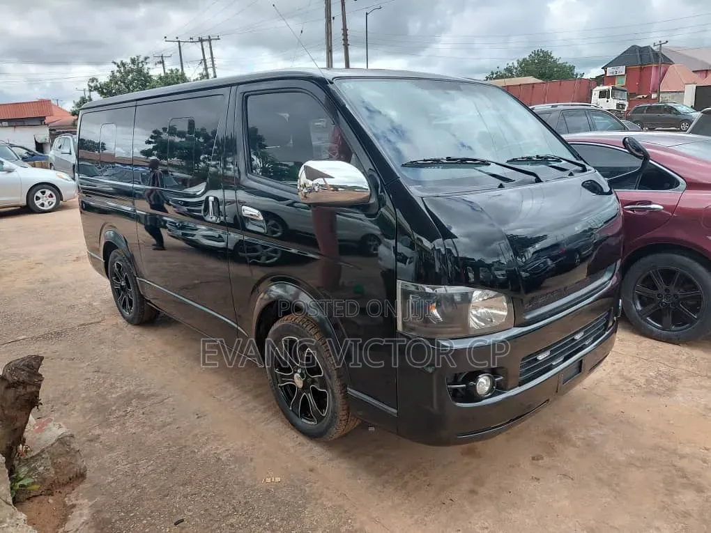 Toyota HiAce 2014 Black