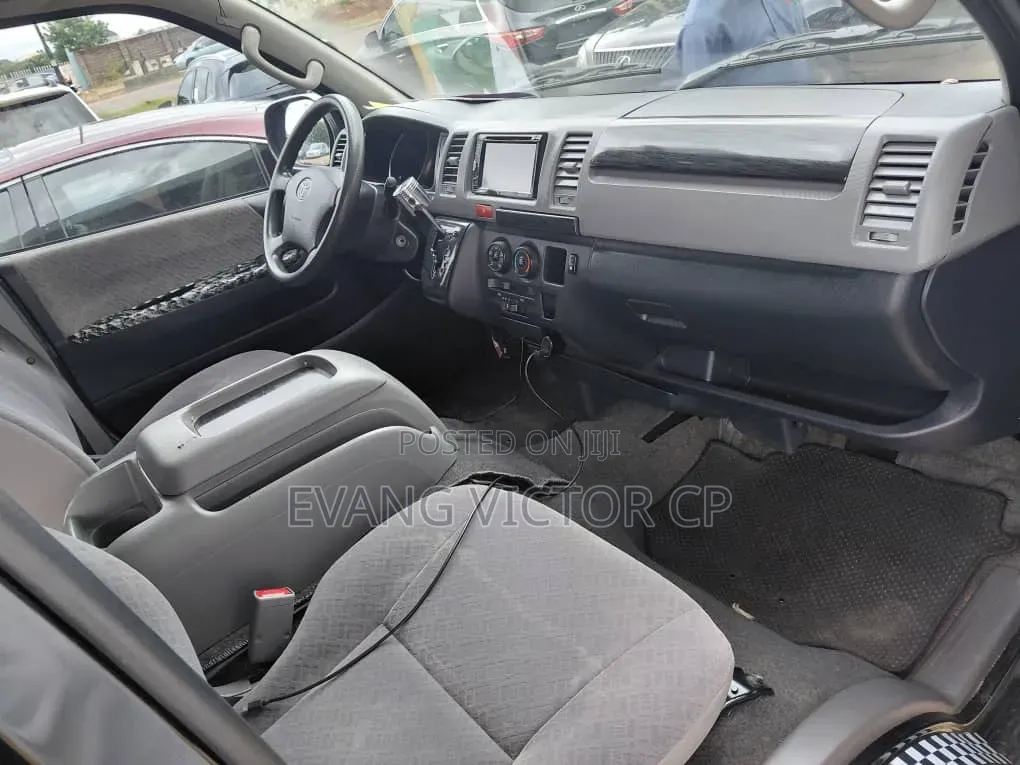 Toyota HiAce 2014 Black
