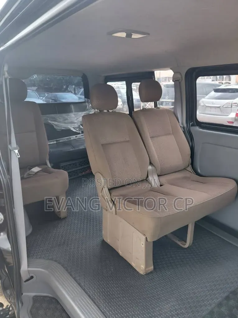 Toyota HiAce 2014 Black