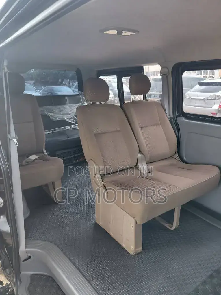 Toyota HiAce 2014 Black
