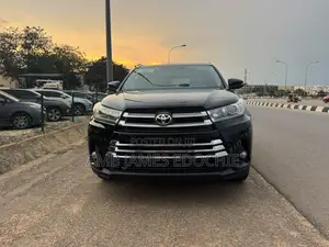 Toyota Highlander XLE 4x4 V6 (3.5L 6cyl 8A) 2017 Black