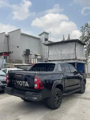 Toyota Hilux 2024 Black