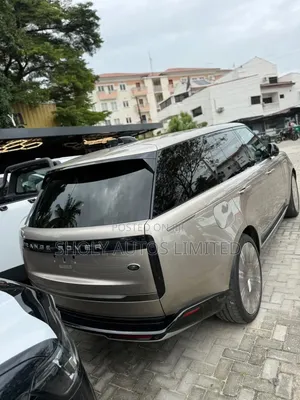 Land Rover Range Rover Vogue 2023 Gold