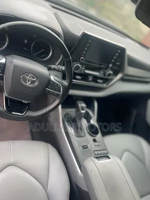 Toyota Highlander XLE 2021 Beige