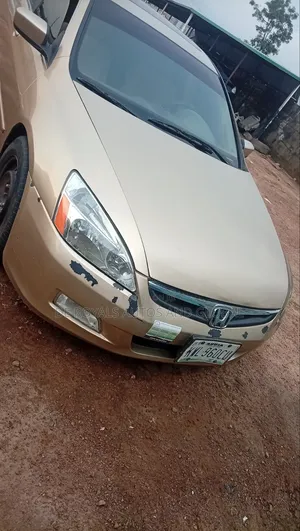 Honda Accord 2004 Gold
