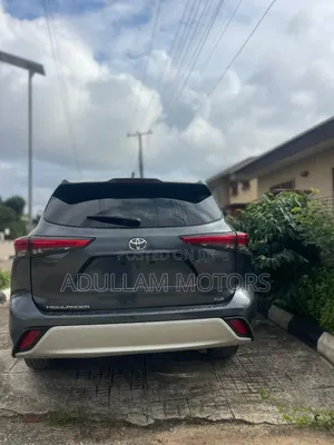 Toyota Highlander XLE 2021 Beige