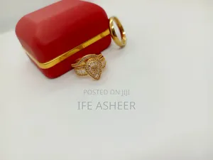 Classic Gold Set of Wedding Ring