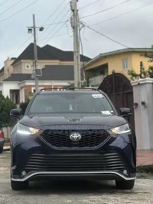 Toyota Highlander XSE 2021 Blue