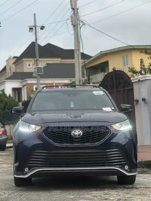 Toyota Highlander XSE 2021 Blue