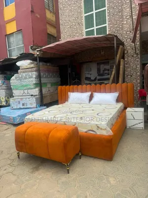 6by6 Padded Besframe With Stabdard Mattress