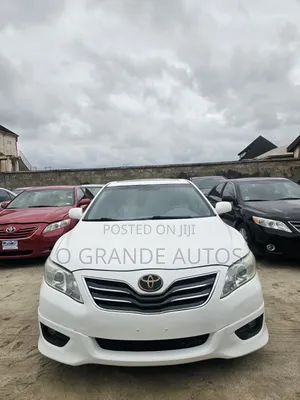 Toyota Camry SE V6 4dr Sedan (3.5L 6cyl 6AM) 2010 White
