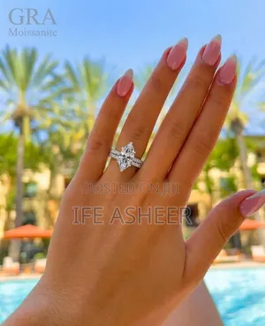 Marquise Cut Mossanite Diamond Ladies Set of Wedding Ring - Silver