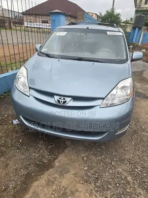 Toyota Sienna 2009 Blue