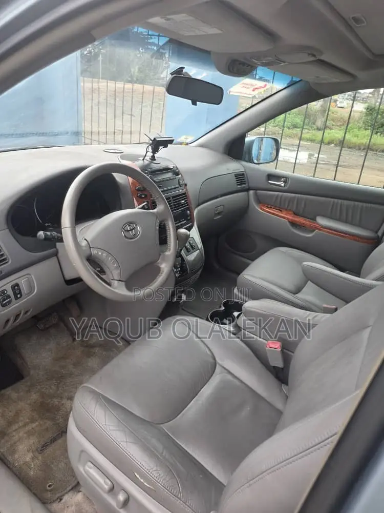 Toyota Sienna 2009 Blue