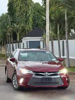 Toyota Camry XLE 4dr Sedan (2.5L 4cyl 6A) 2017 Maroon