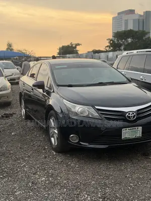 Toyota Avensis 2013 Black