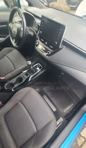 Toyota Corolla SE (1.8L 4cyl 2A) 2019 Blue