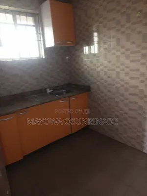 1bdrm Room & Parlour in Ologuneru for rent