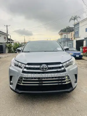 Toyota Highlander XLE V6 4x4 (3.5L 6cyl 6A) 2016 Silver