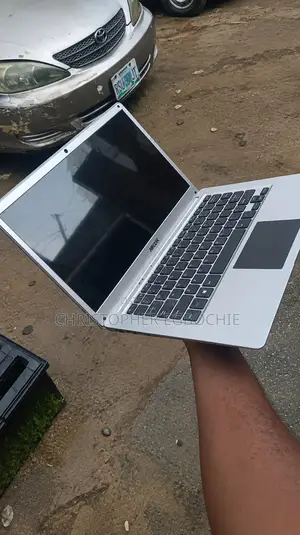 Laptop Mecer 4GB Intel Celeron SSD 128GB