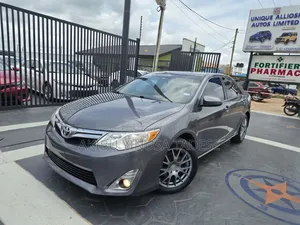 Toyota Camry XLE 4dr Sedan w/Prod. End 11/13 (2.5L 4cyl 6A) 2014 Gray