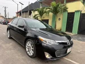 Toyota Avalon Limited Sedan FWD (3.5L 6cyl 6A) 2013 Black