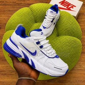 Striking Unisex Nike Sneakers Anyi 7r