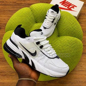 Striking Unisex Nike Sneakers Anyi 7r