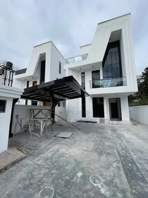 5bdrm Duplex in Chevron for sale
