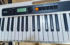 Casio Casiotone CT-S200 61-Key Portable Digital Keyboard UK USED