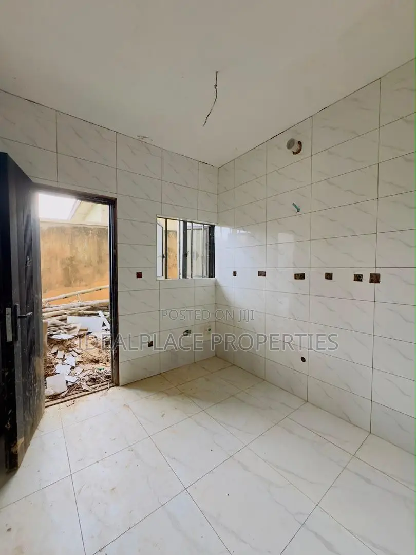4bdrm Duplex in Berger for sale