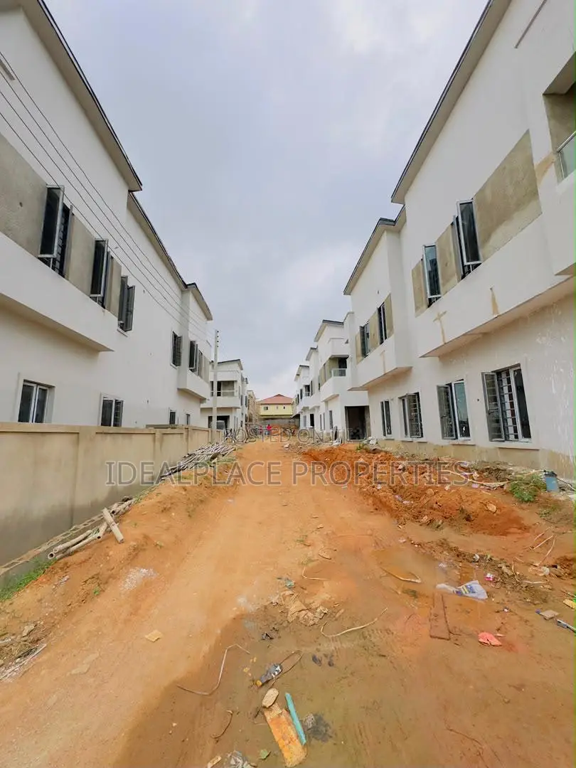 4bdrm Duplex in Berger for sale
