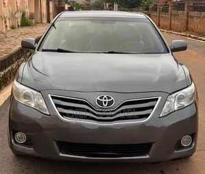 Toyota Camry LE 4dr Sedan (2.5L 4cyl 6AM) 2010 Gray