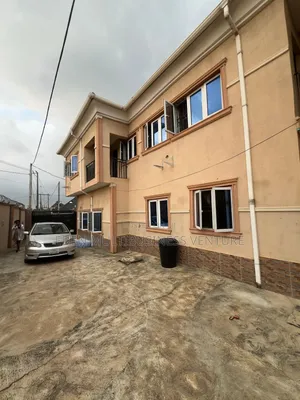 Furnished 8bdrm Duplex in Oluyole for sale